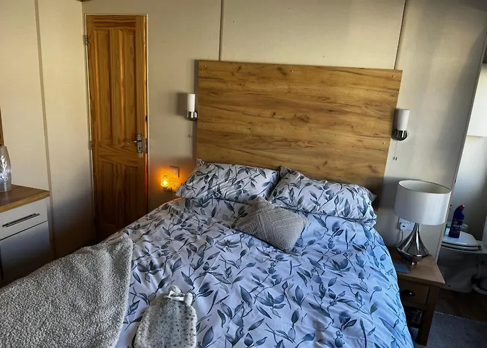 A & C Lodge Plot 41 - Hot Tub - 1 Double Bedroom- 1 Twin Room 2 Bathrooms 4 Pm Check In No Commercial Vans - Plot 41 Check In 4 Pm