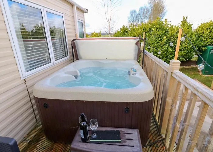 A & C Lodge Plot 41 - Hot Tub - 1 Double Bedroom- 1 Twin Room 2 Bathrooms 4 Pm Check In No Commercial Vans - Plot 41 Check In 4 Pm